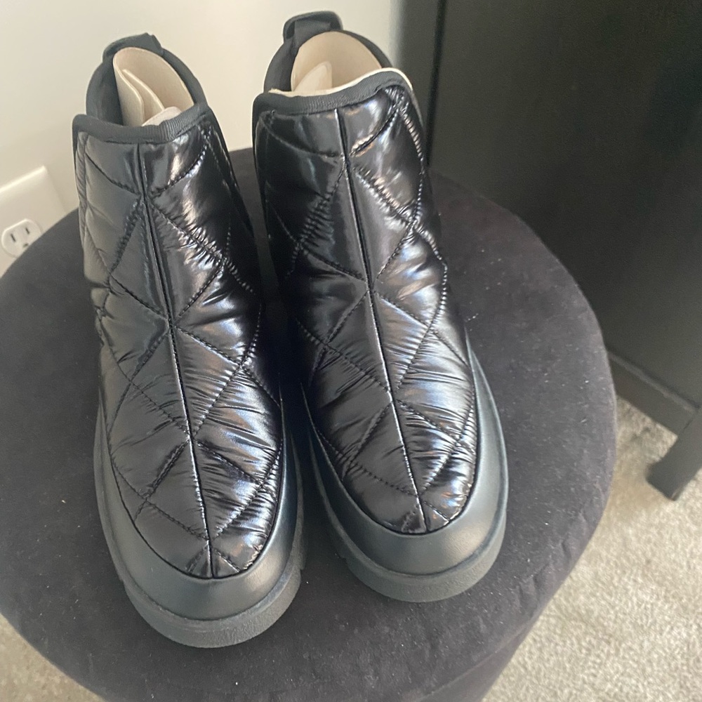 Black bootie waterproof new with box, size 8